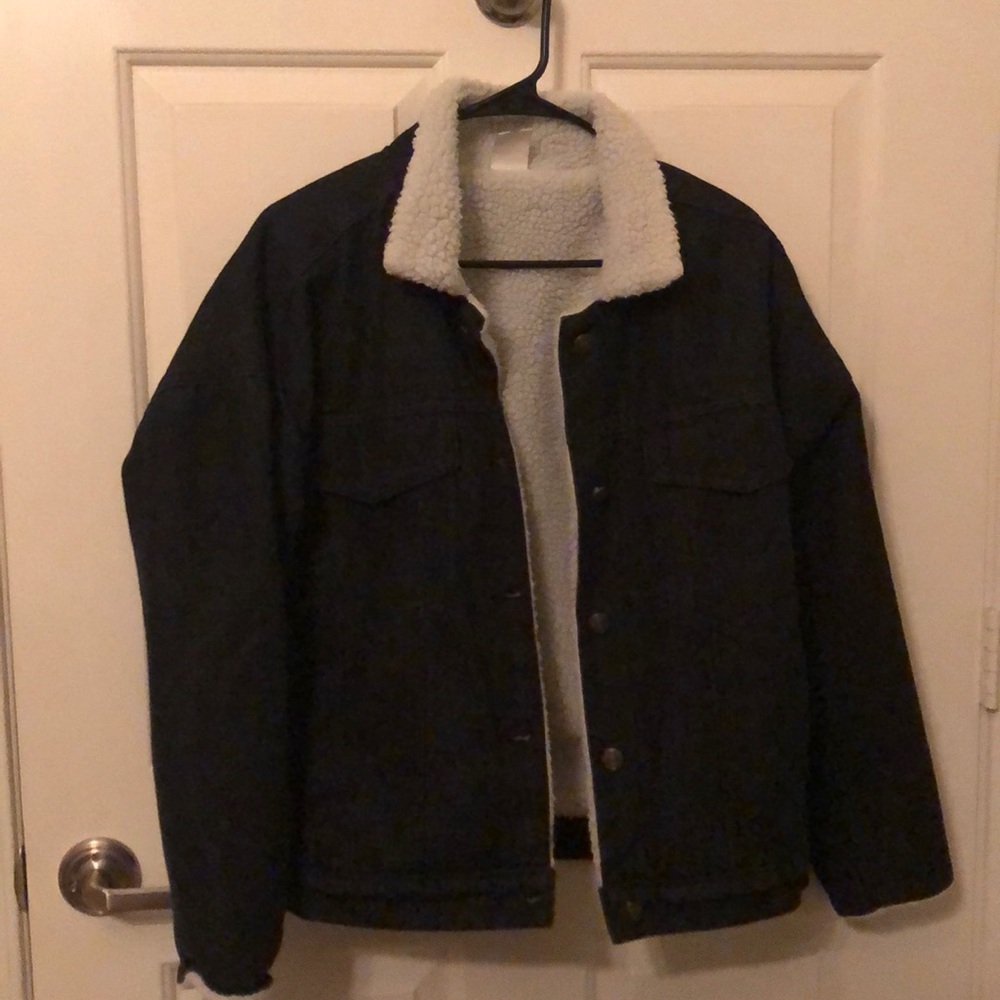 Size M Black Jean Jacket with furry lining